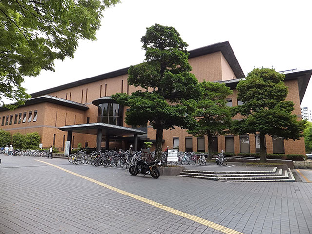 鶴舞中央図書館