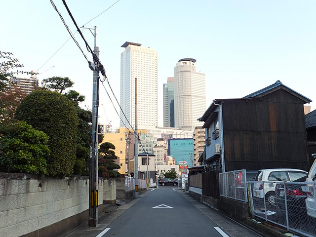 駅西からのツインタワー