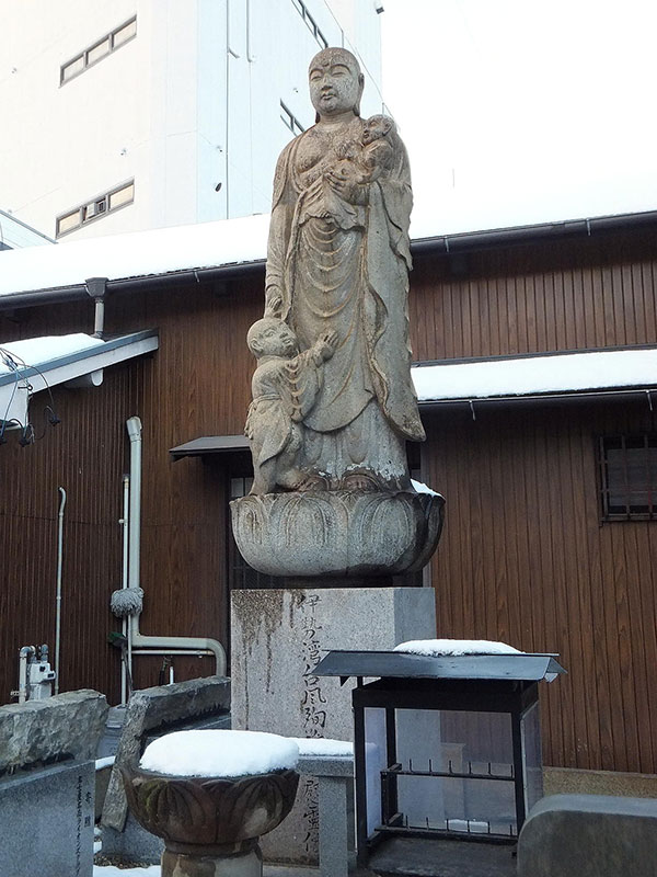 伊勢湾台風殉難者慰霊像